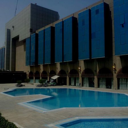 Basra International Hotel ภายนอก รูปภาพ