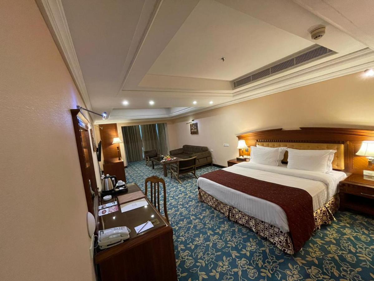 Basra International Hotel ภายนอก รูปภาพ