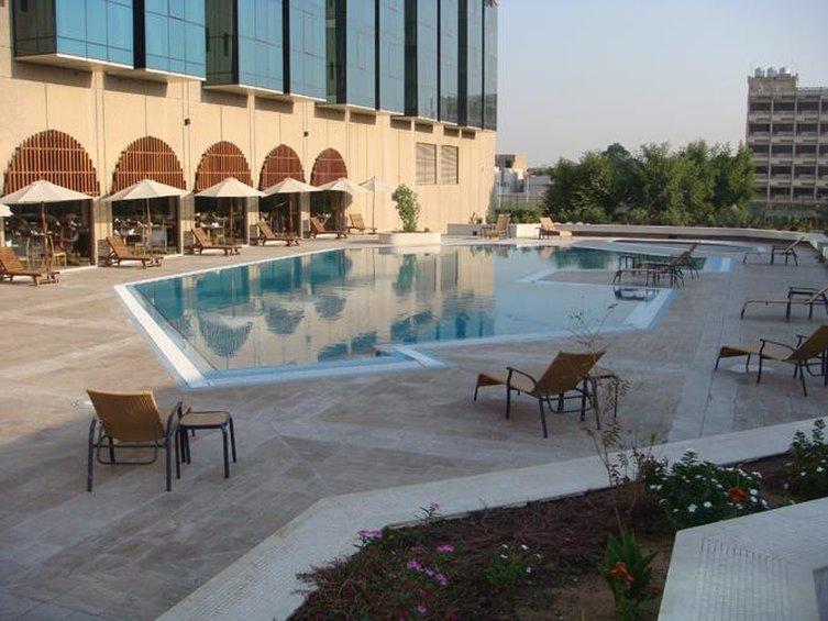 Basra International Hotel ภายนอก รูปภาพ