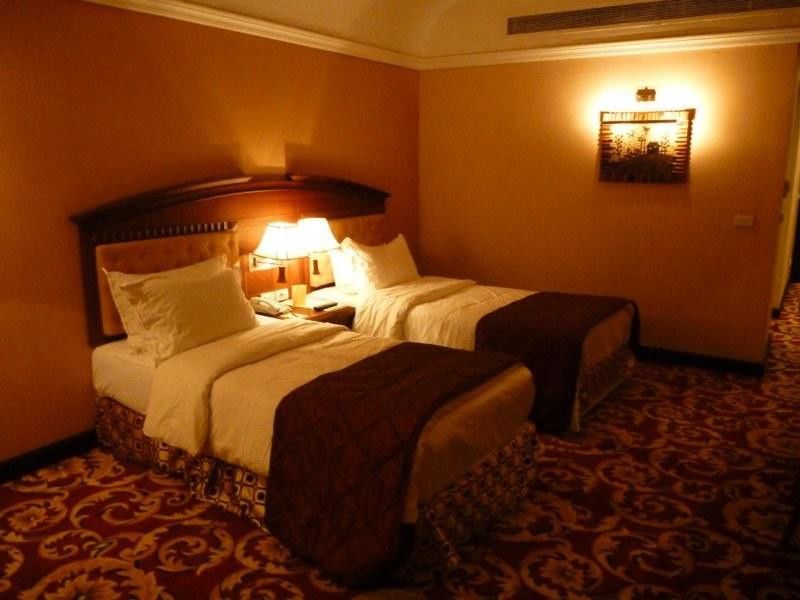 Basra International Hotel ภายนอก รูปภาพ