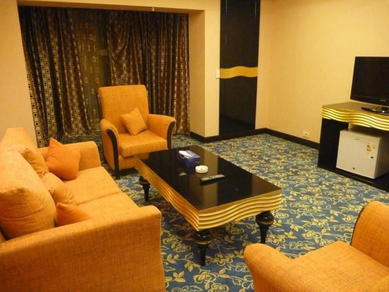 Basra International Hotel ภายนอก รูปภาพ