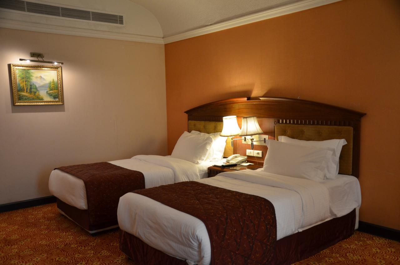 Basra International Hotel ภายนอก รูปภาพ