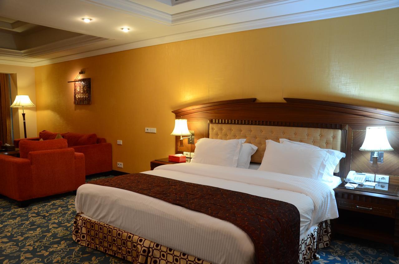 Basra International Hotel ภายนอก รูปภาพ